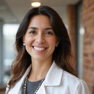 Retrato profesional de la Dra. Ana García, una nutricionista sonriente y amable.